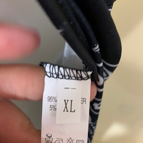 🌻 Blue white boho bandana print open back jumpsuit. Size XL - Picture 4 of 6